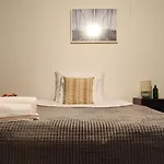 Cozy Private Near Itäkeskus Metro Guesthouset *