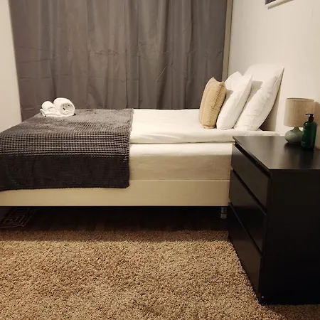 Cozy Private Near Itäkeskus Metro Guesthouset *