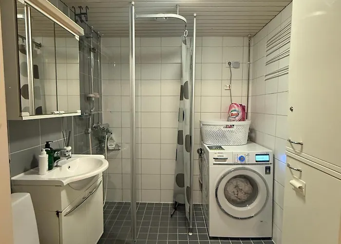 Cozy Private Near Itäkeskus Metro Guesthouset Helsinki